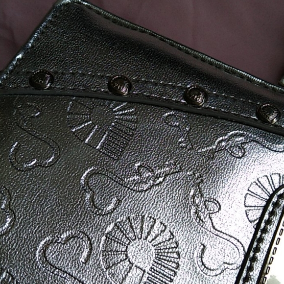 Akdmks Brass Knuckle Clutch - Picture 4 of 5